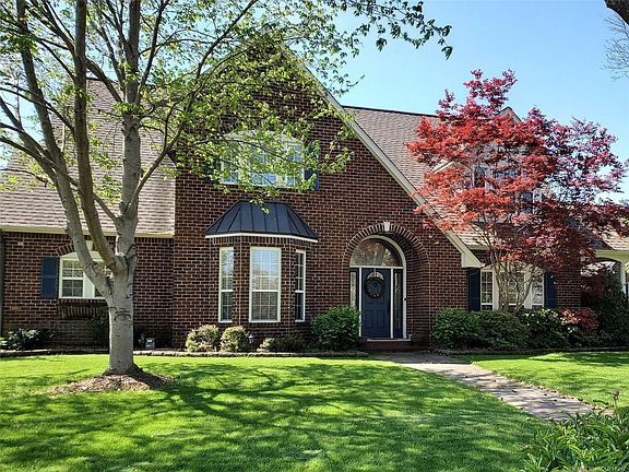 2nd image of 1805 Forest Park Dr