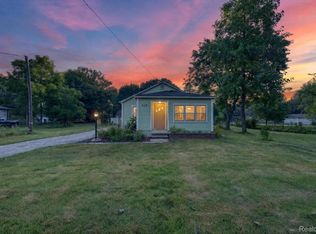 915 Olive St, Oxford, MI 48371