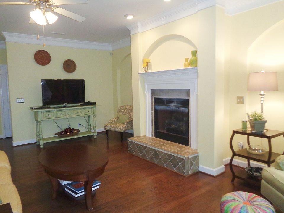 Living Room w/fireplace