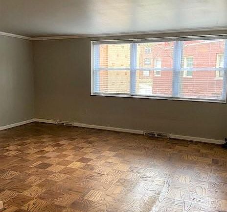 4th image of 4339 Roanoke Pkwy #12