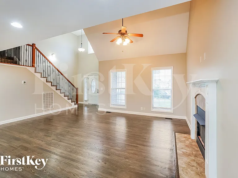 850 Samantha Ln — Photo 5