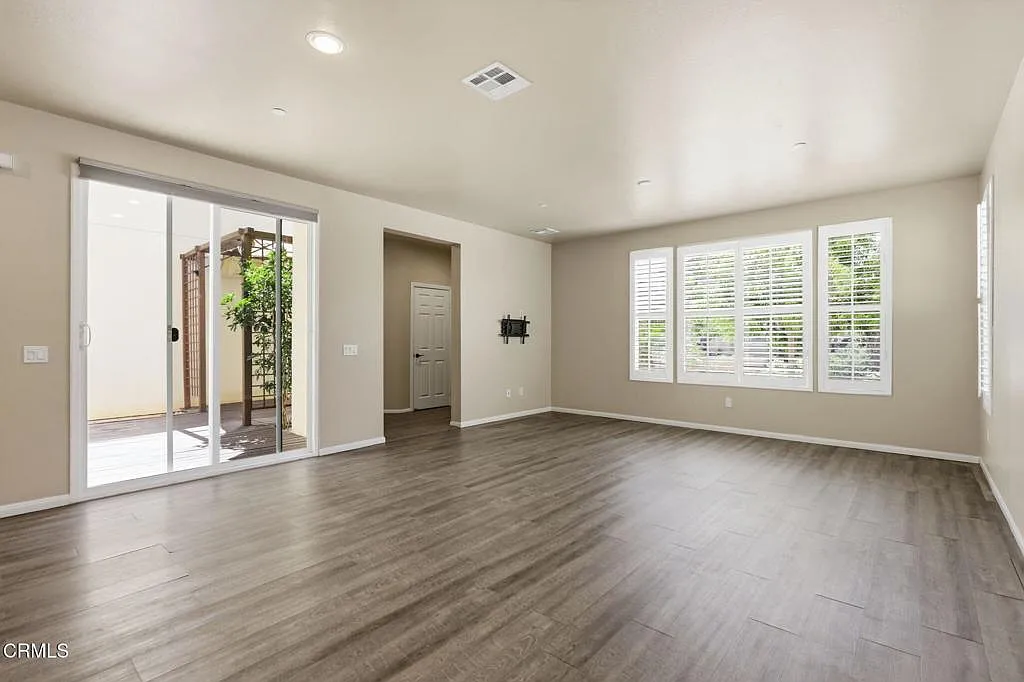 3 bed, 2.5 bath, 1794 sqft, $4,050 — Photo 3