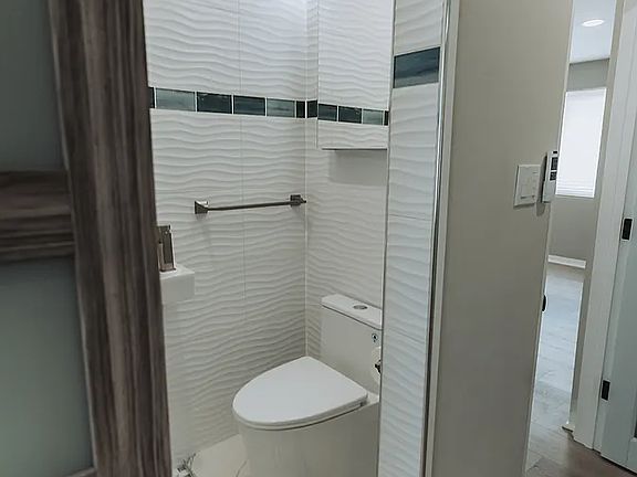 4th image of 6658 Comstock Ct