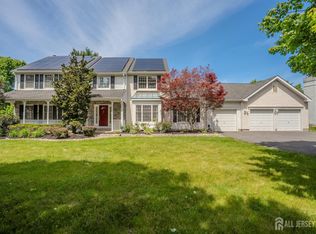 1 Bunting Ct, Cranbury, NJ 08512