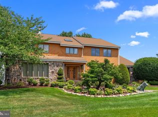 689 Longview Dr, Huntingdon Valley, PA 19006
