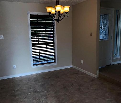 3rd image of 407 Bayridge Dr