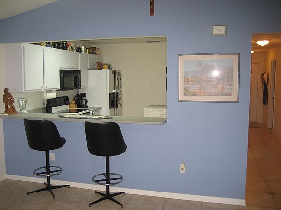 4th image of 1020 NE 30th Ave APT 118