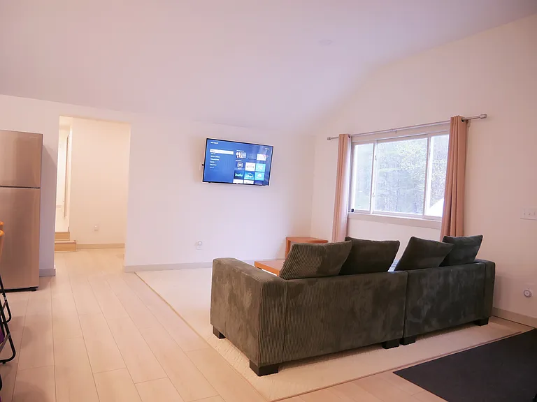 1501 Middle Rd — Photo 4