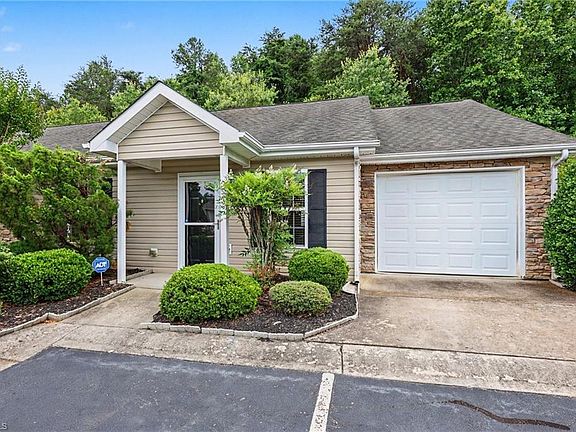 2nd image of 2957 Hyde Place Cir