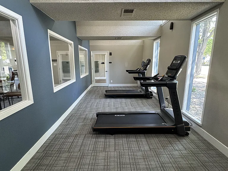Aero Apartments — Photo 16