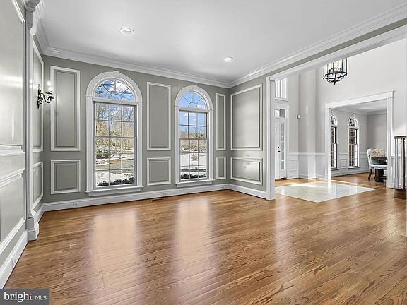 5th image of 99 Hummingbird Ct