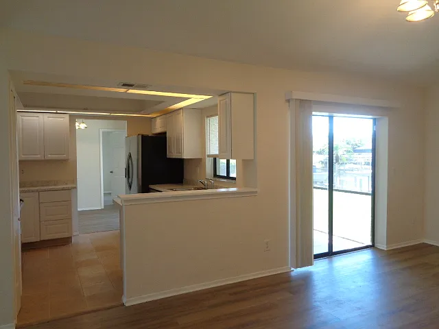 4412 SW 1st Pl — Photo 3