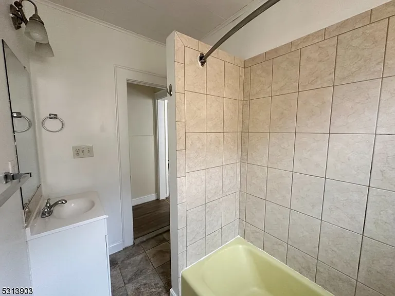 213 S 5th St #1 — Photo 10