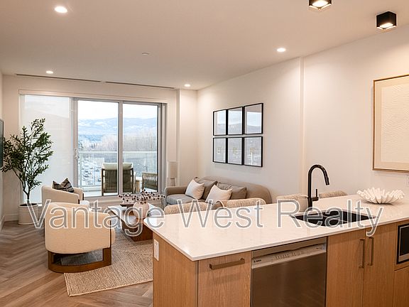 5th image of 3340 Lakeshore Rd #510