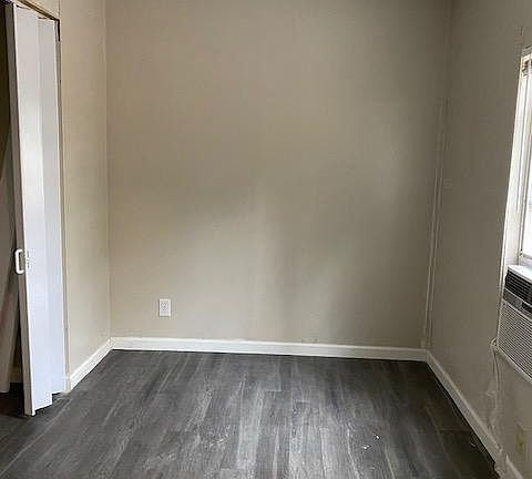 2nd image of 117 Great Lakes St