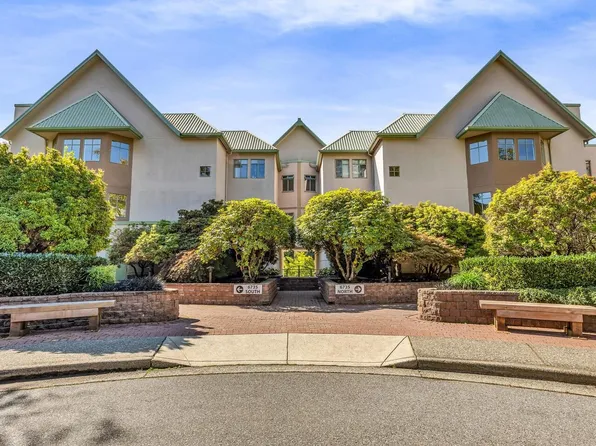 6735 Station Hill Ct #204, Burnaby, BC V3N 4W5