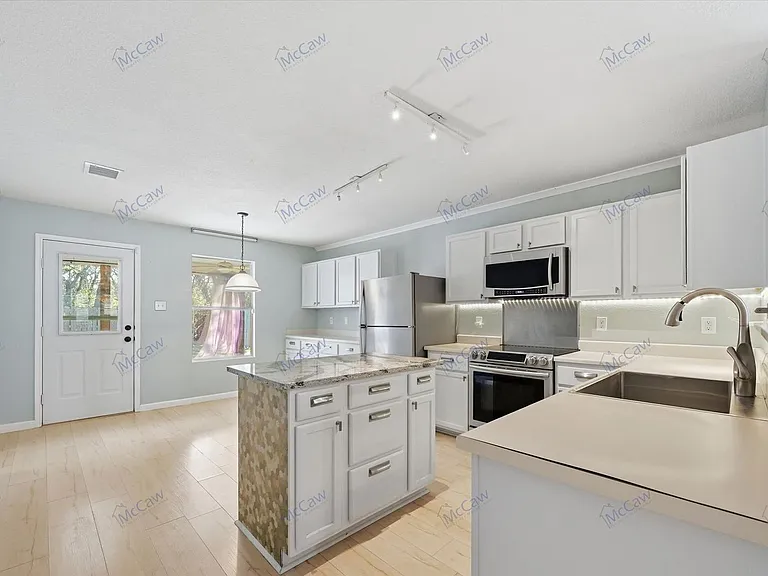 8401 Swan Park Dr — Photo 6