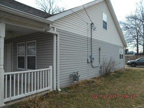 3rd image of 601 Leonard Ave