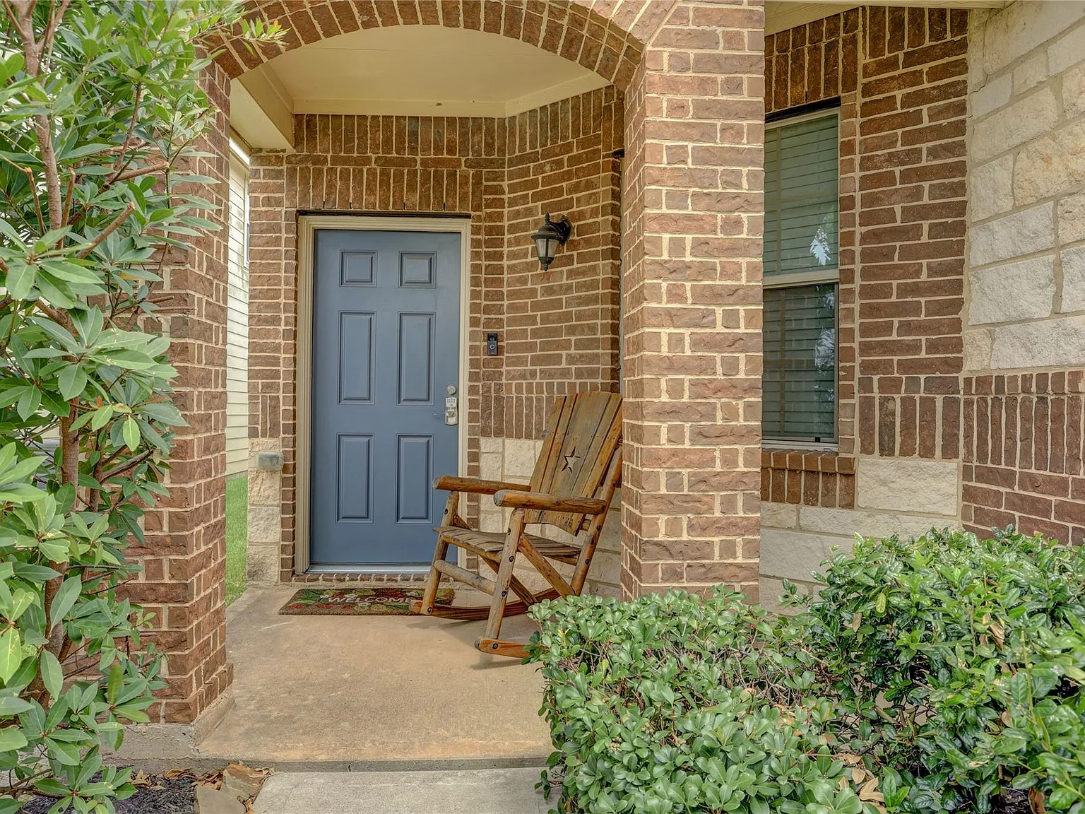 3 bed, 2.0 bath, 1698 sqft, $2,200 — Photo 1