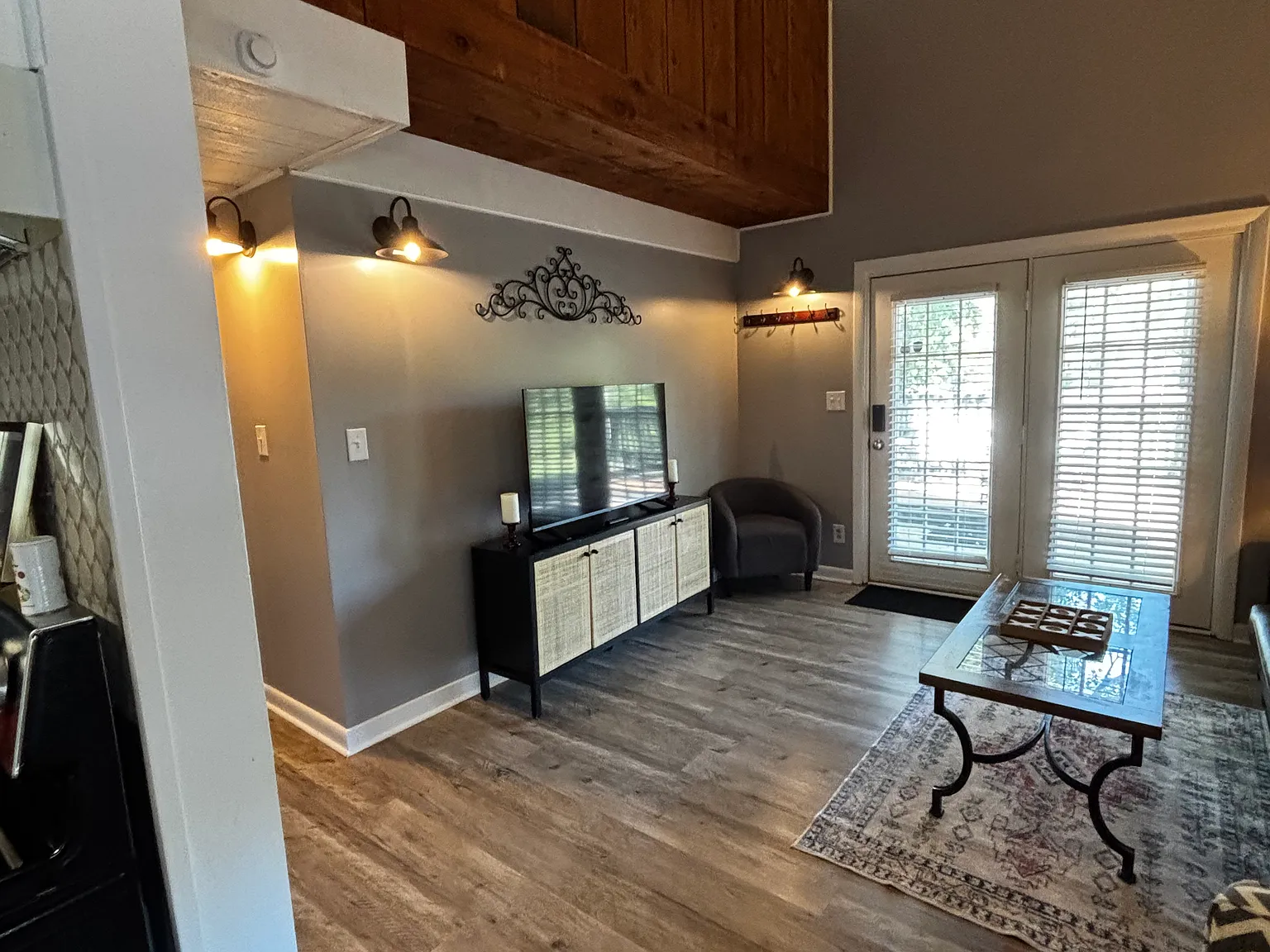2 bed, 1090 sqft, $1,500 — Photo 2