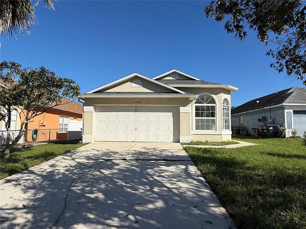 3 bed, 2.0 bath, 1356 sqft, $2,350 — Photo 2