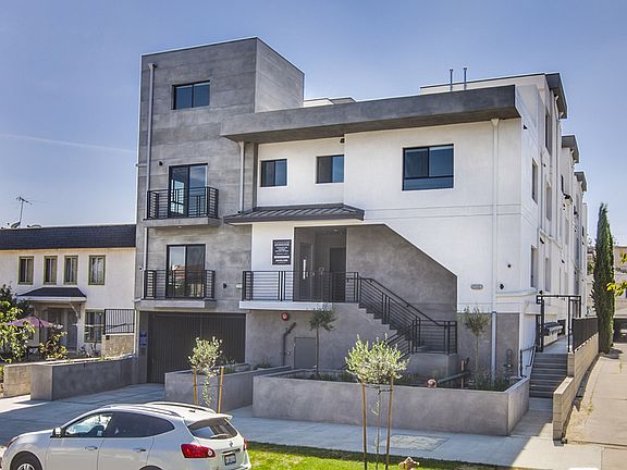 4th image of 545 N Kenmore Ave #3