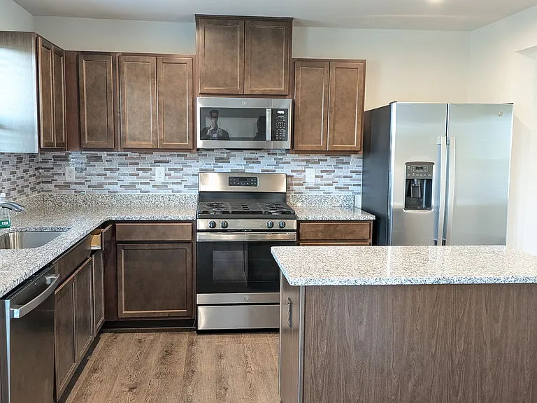 289 Hamilton Ln — Photo 2