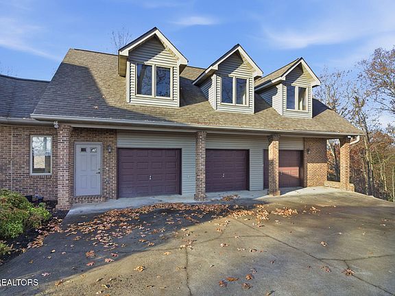 3rd image of 306 Teague Ln