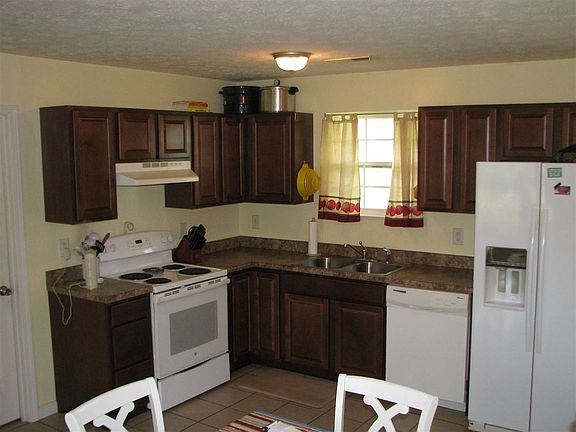 3rd image of 636 English Meadows Dr