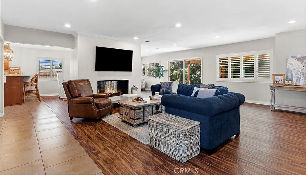 3 bed, 3.5 bath, 2015 sqft, $5,300 — Photo 4
