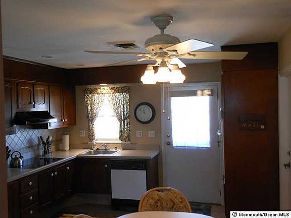 4th image of 483 Thornbury Court #A