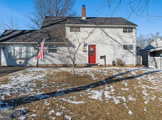 41 Idolstone Rd, Levittown, PA 19057