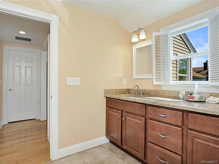 11 Richards Ave — Photo 14