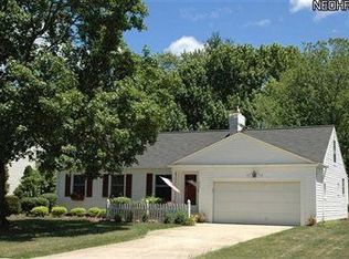 2727 Tonawanda Dr, Rocky River, OH