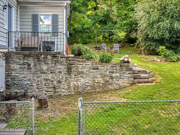 3rd image of 628 Hurley Avenue
