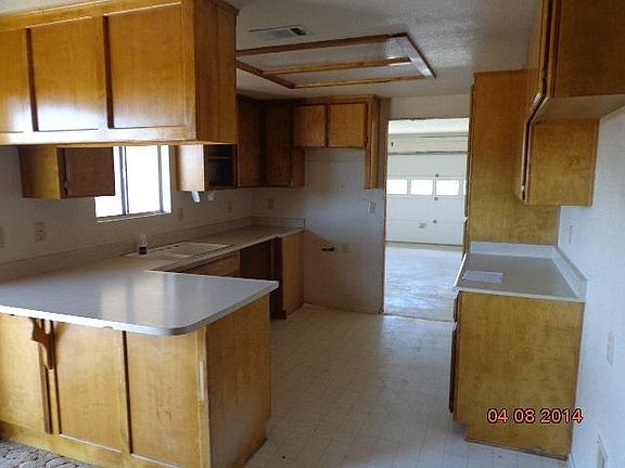 3rd image of 18570 Live Oak St