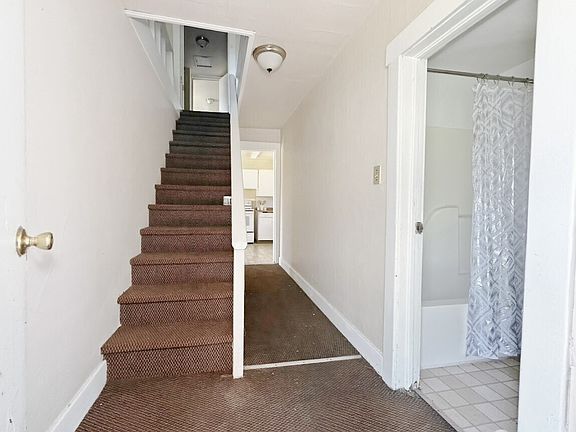 5th image of 1202 W Perry Street W