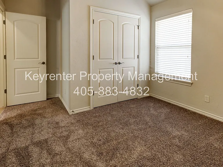 9016 NW 75th St — Photo 27