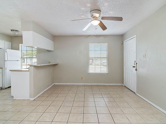 2nd image of 814 W Olmos Dr