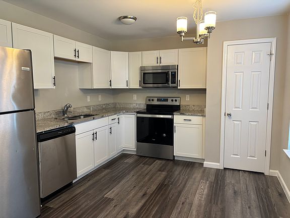 4th image of 439 Sierra Rd