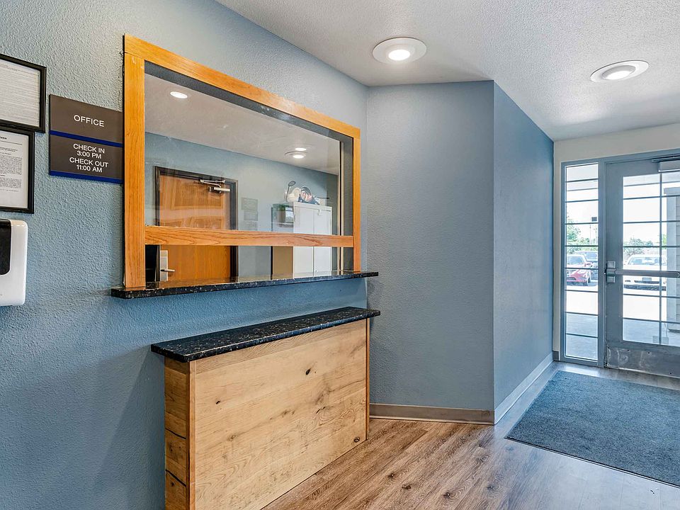 Lobby and Guest Check-in