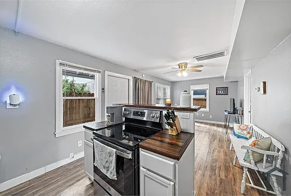 609 Sealy St #2 — Photo 9