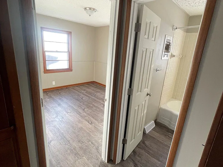 1407 E Alturas Ave — Photo 8
