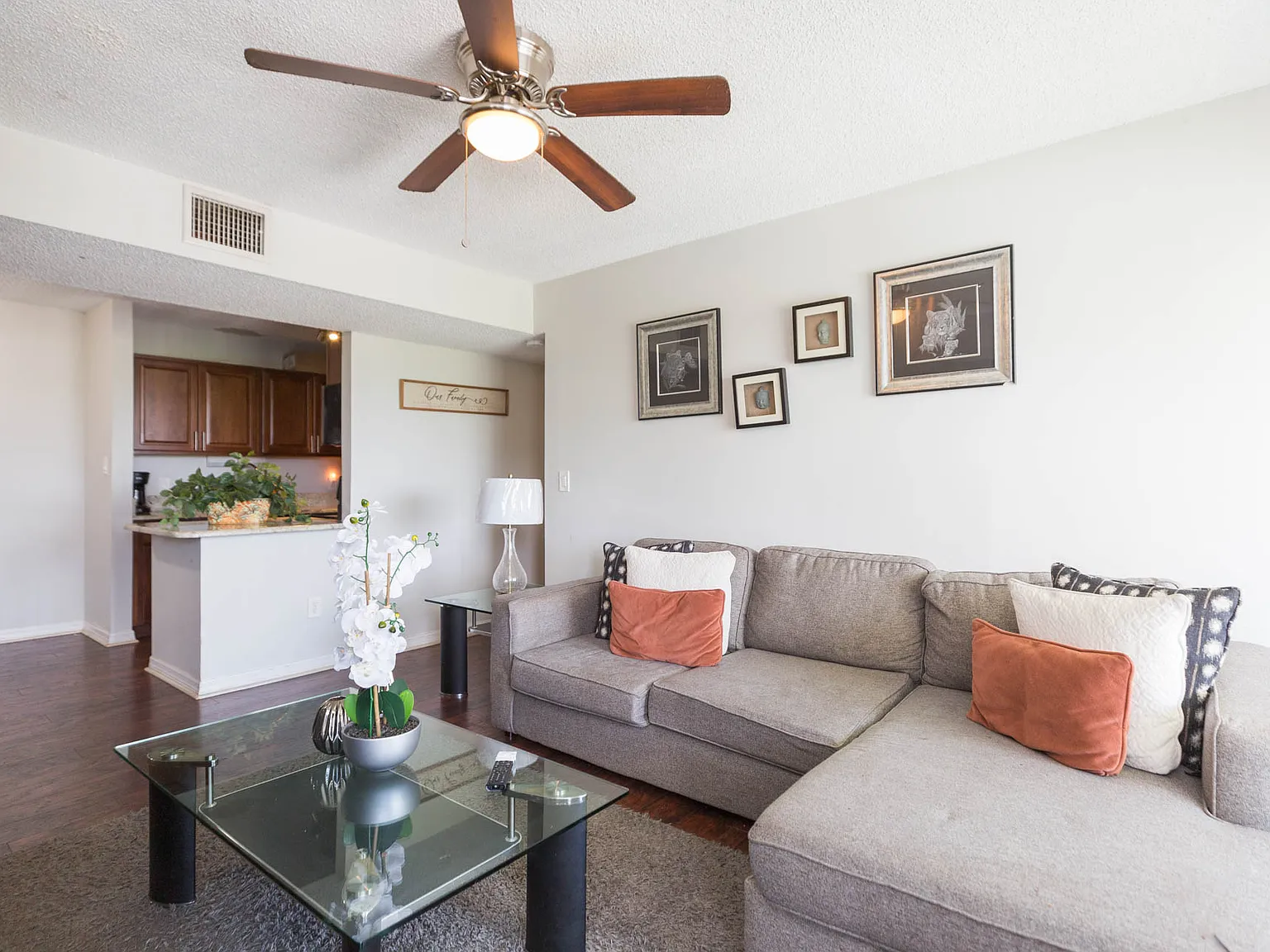 2 bed, 898 sqft, $1,900 — Photo 4