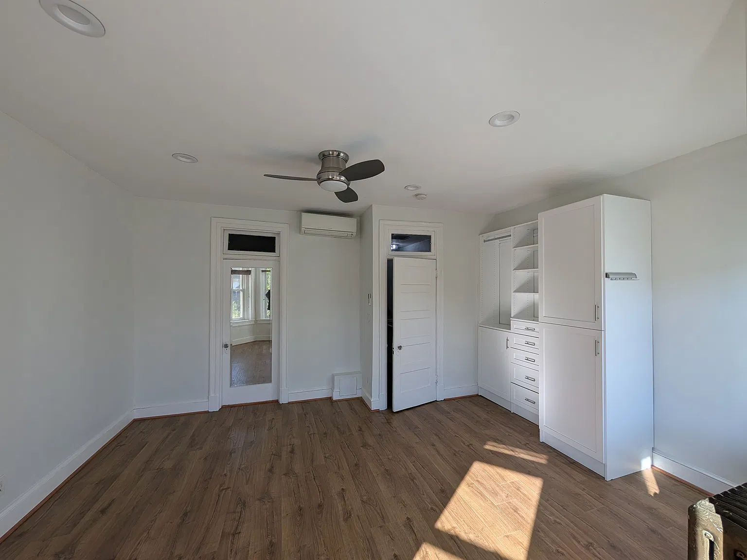 3 bed, 2.5 bath, 1600 sqft, $5,200 — Photo 4