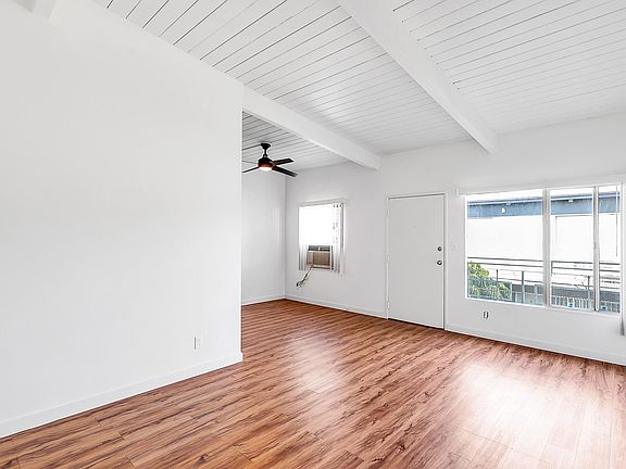 4th image of 6110 Cahuenga Blvd APT 14