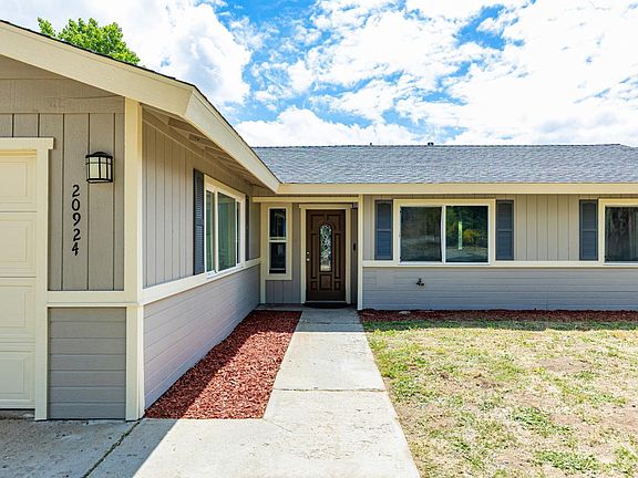 3rd image of 20924 Brentwood Dr
