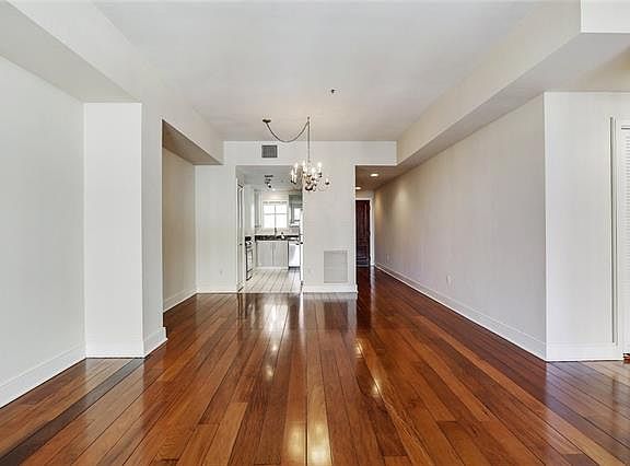 4th image of 700 S Peters St APT 606