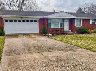 224 Candlelight Dr, Fairview Heights, IL 62208