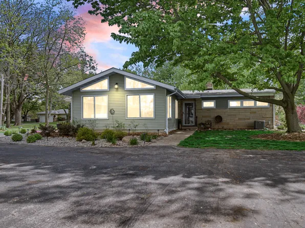 1252 Rigg Rd, Valparaiso, IN 46383